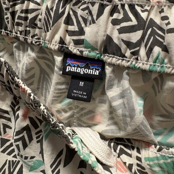 Patagonia Women’s Baggies Shorts – Medium Tribal Geometric Print Common Threads - Picture 4 of 5